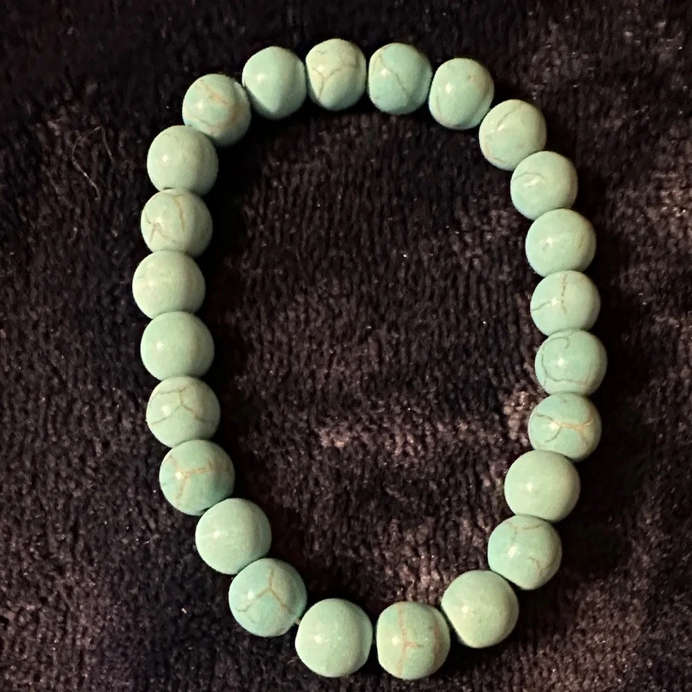 Elegant Turquoise Beaded Bracelet - Picture 2 of 3